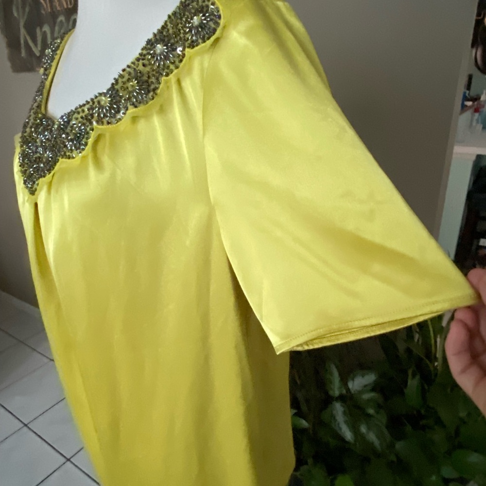 NWOT St John Evening $525 Beaded Sequin Blouse 12 Liquid Satin Silky Chartruese - Picture 3 of 15